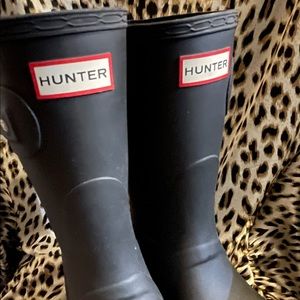 Brand new, never worn Hunter half-calf wellies.